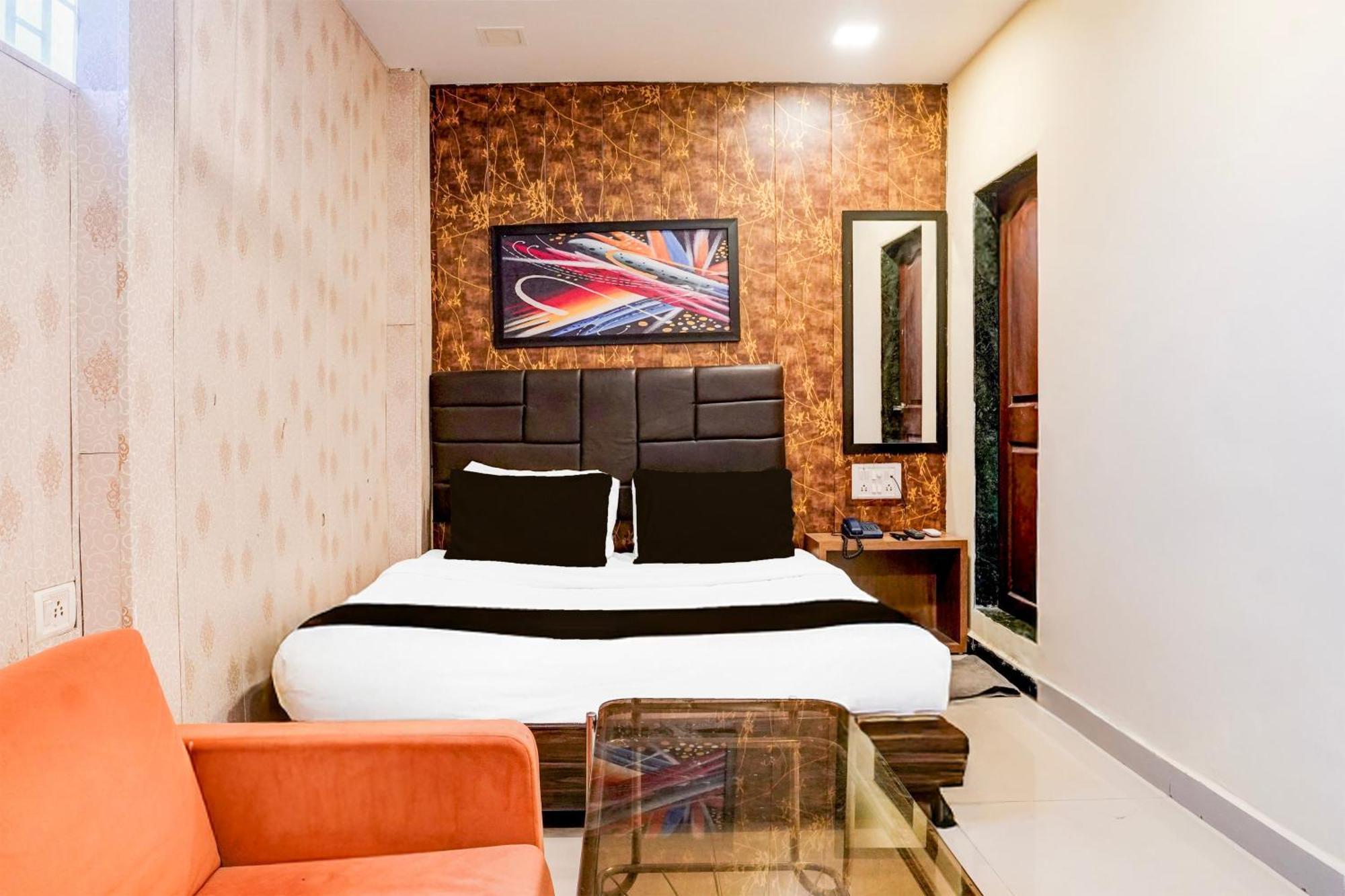 Hotel O Aksa Bombaj