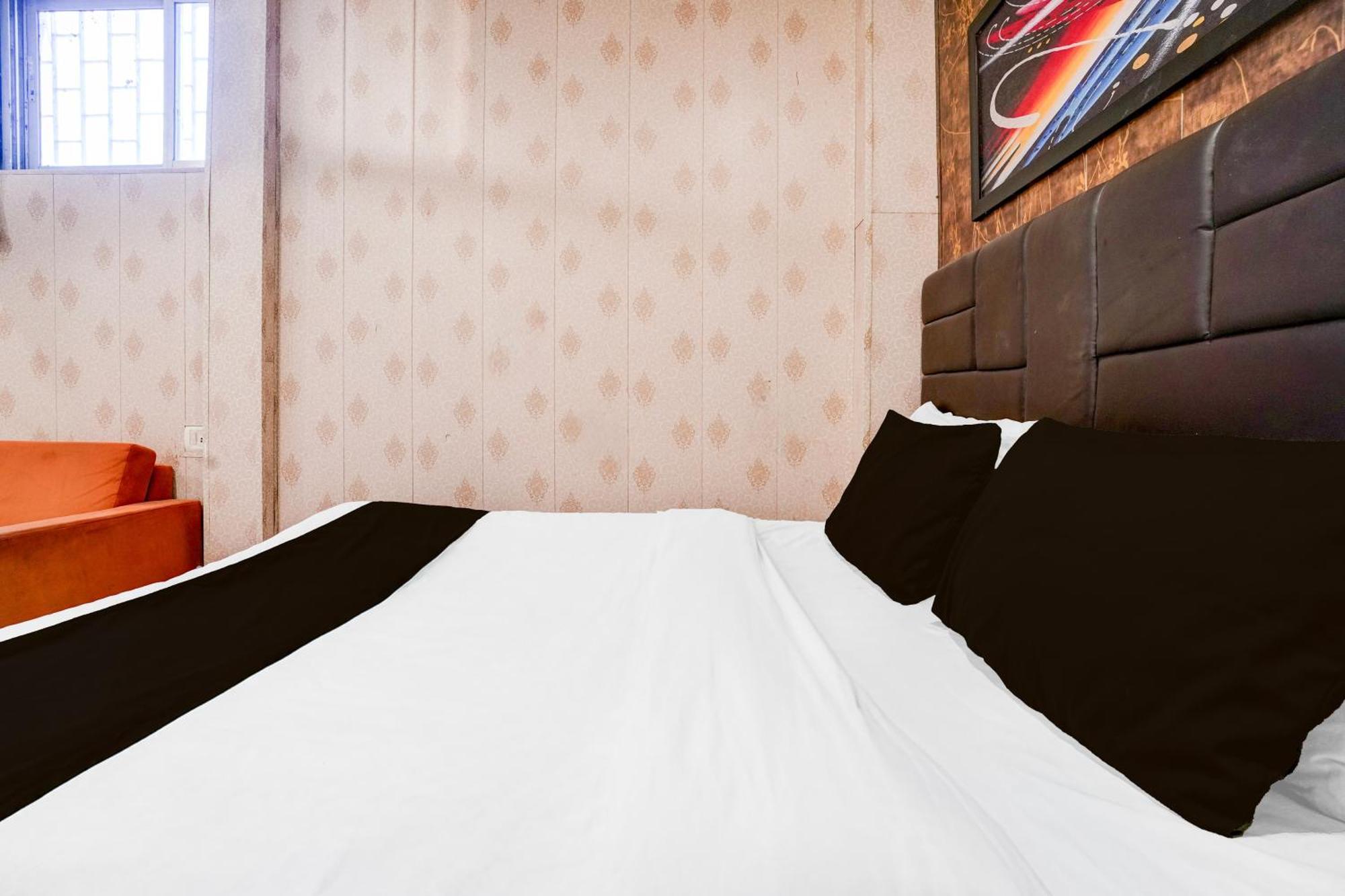 Hotel O Aksa Bombaj
